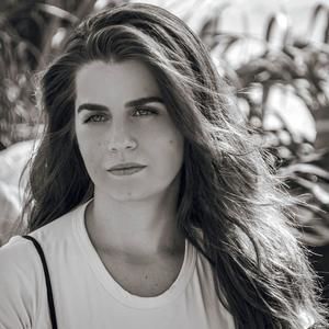 Meet your Posher, Camila